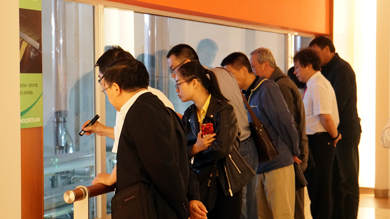 集團(tuán)領(lǐng)導(dǎo)赴頂益食品、御品軒參觀學(xué)習(xí)